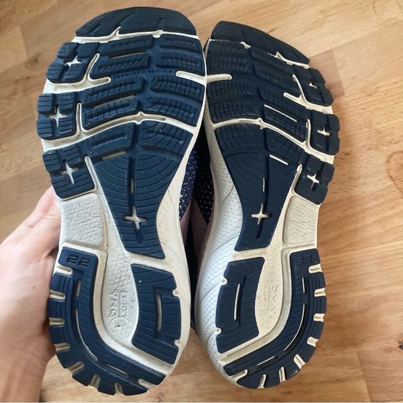 Brooks size 8.5 medium Adrenaline 22 GTS Support Shoe Navy Purple - Picture 4 of 11